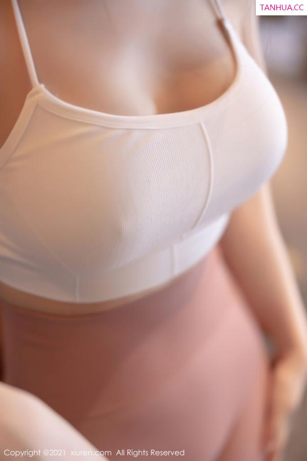 谢芷馨  宅男女神绯月樱 紧身的服饰与吊带第14张图片